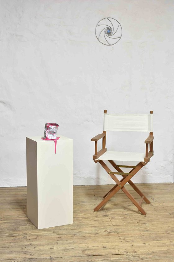 Le vieux pot de peinture rose