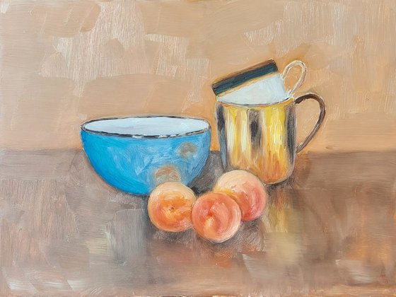 Mugs and fruit