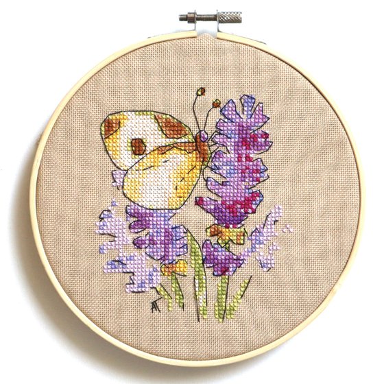 Cross stitch embroidery “Butterfly and lavender flowers” with hoop