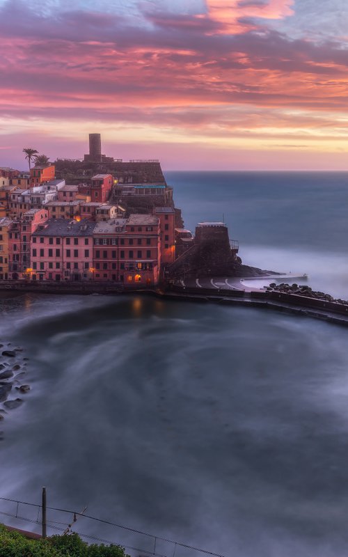 VISION AT SUNSET ON VERNAZZA - Photographic Print on 10mm Rigid Support by Giovanni Laudicina