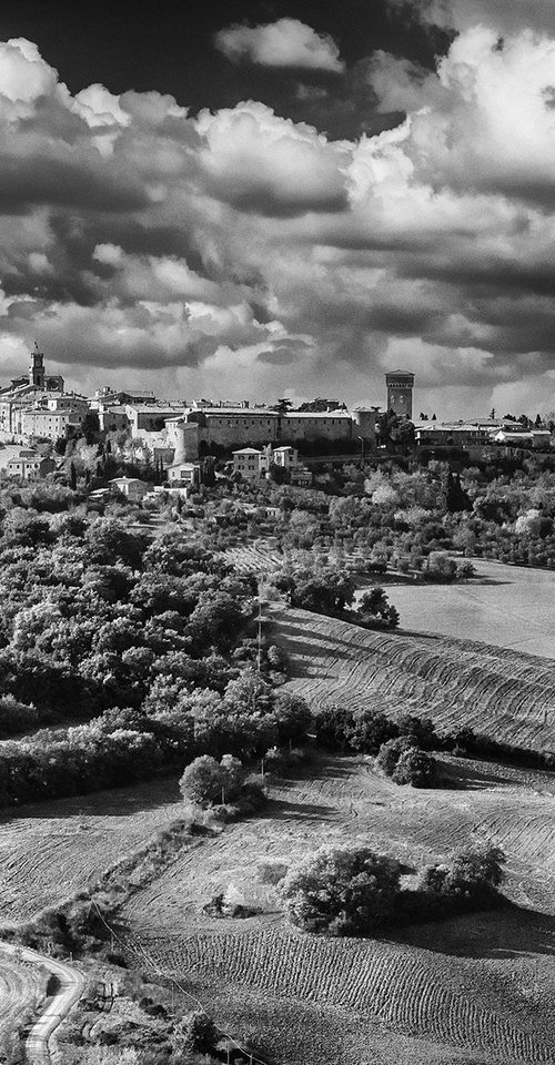 Pienza Noir by Peter Zelei