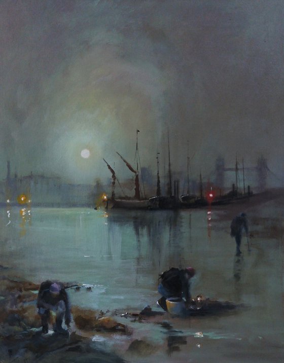 Mudlarks along The Thames, London