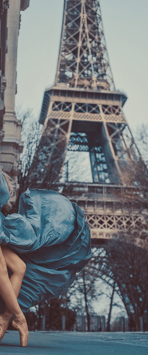 ballerina in paris by Dan Hecho