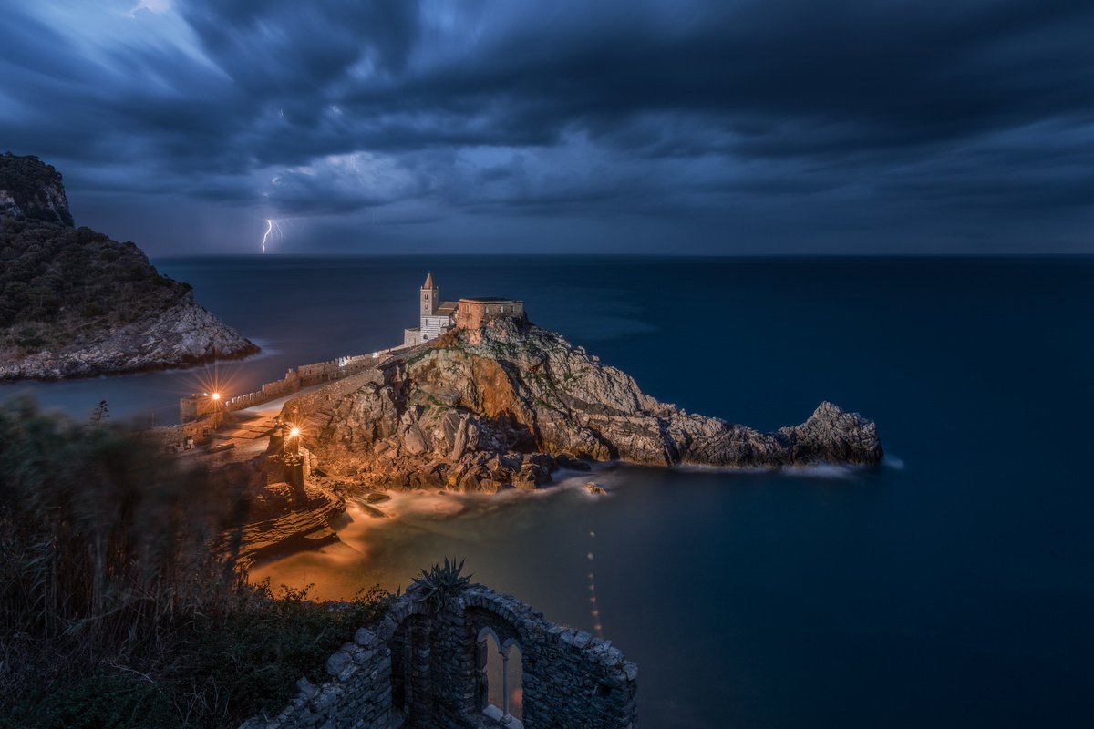 LIGHTNING ON THE HORIZON - Photographic Print on 10mm Rigid Support by Giovanni Laudicina
