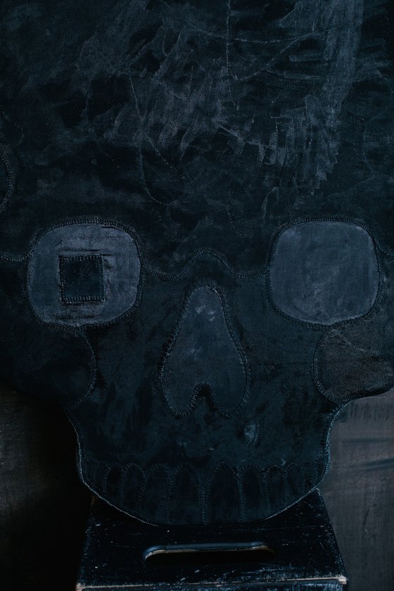 Black scull