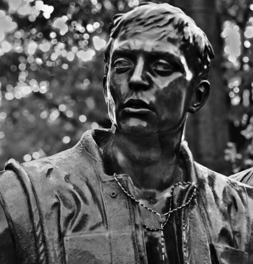 Vietnam Memorial Figures by Eugene Norris