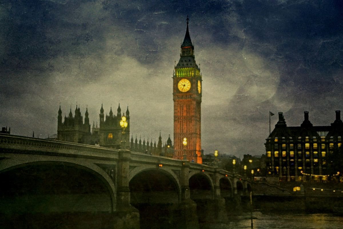 Big Ben at Night by Sandra Roeken