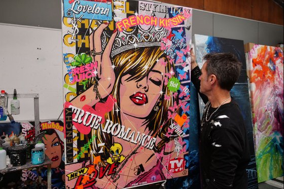 Candy Princess 140cm x 100cm Beauty Queen Textured Urban Pop Art