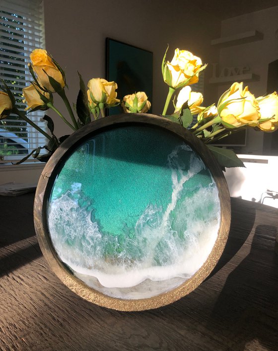 Ocean porthole