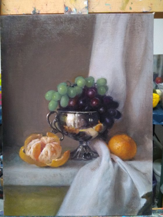 Bowl With Grapes And Tangerines