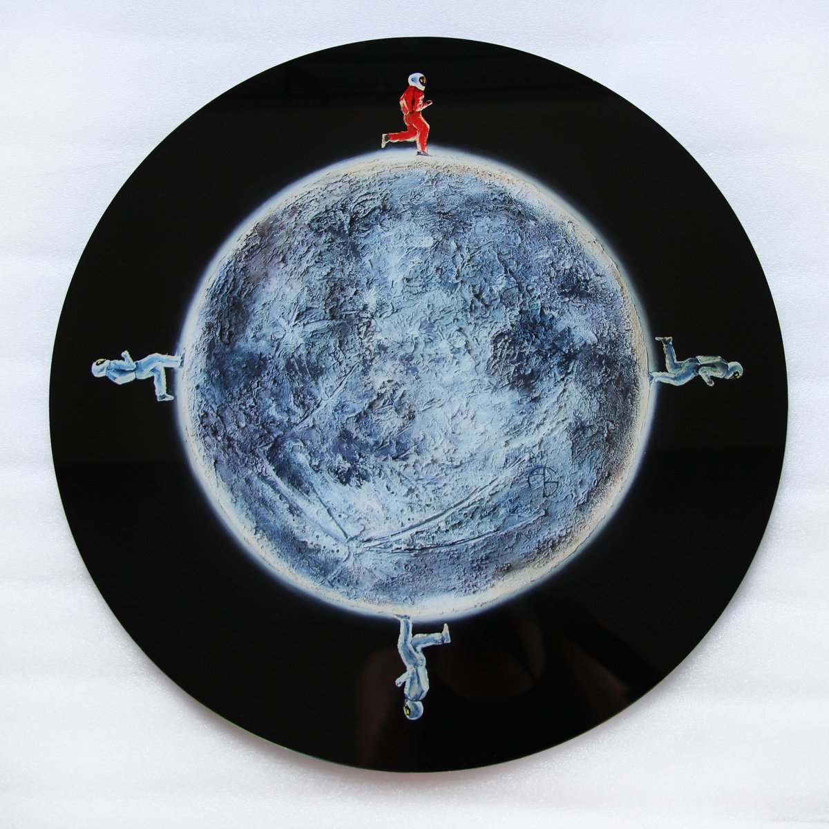 THE MOONLIGHT MARAPHON / Plexiglass art object planet planets solar sistem round circle s... by Anna Bo
