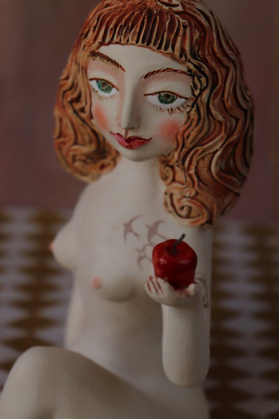 Temptation. Sculpture by Elya Yalonetski