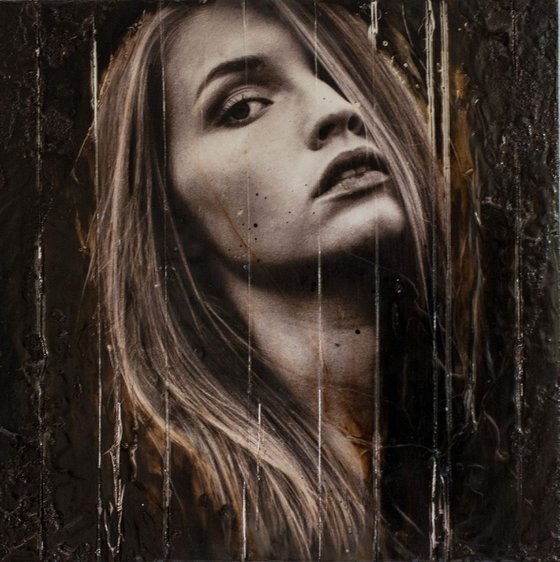 "Close by me" (40x40x3cm) - Unique portrait artwork on wood (abstract, portrait, gouache, original, painting, coffee, acrylic, oil, watercolor, encaustics, beeswax, resin, wood)