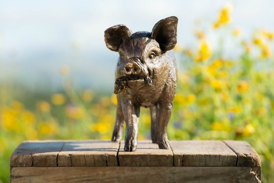 Standing Piglet BR