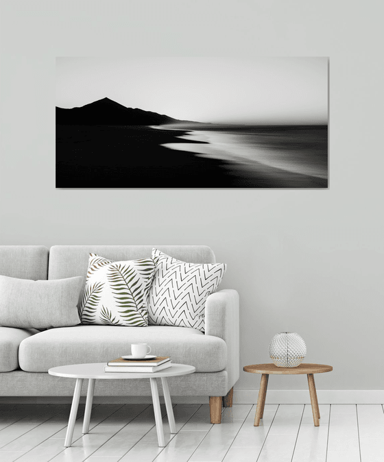 SEA AND MOUNTAINS CALM