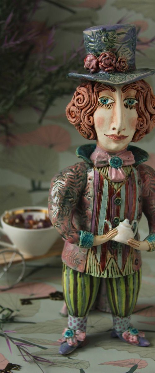 From the Alice in Wonderland. The Hatter.  Sculpture by Elya Yalonetski by Elya Yalonetski