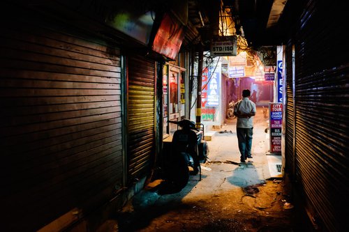 New Delhi by night by Tom Hanslien