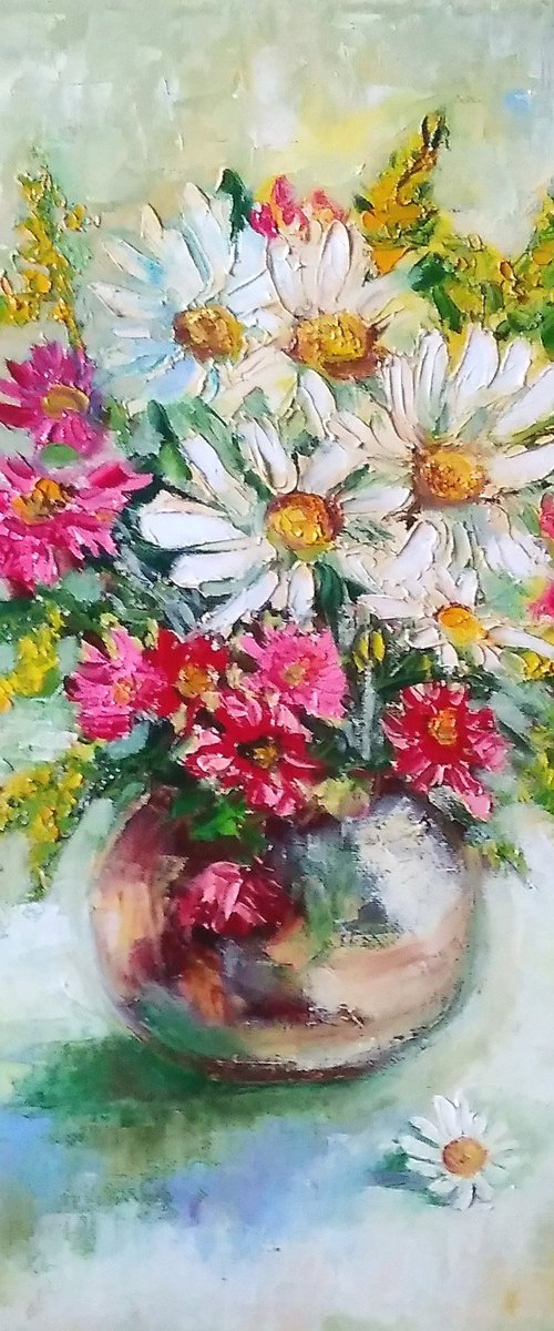 Daisies in a vase by Yulia Berseneva