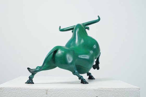 bull(Reduced-scale replica)