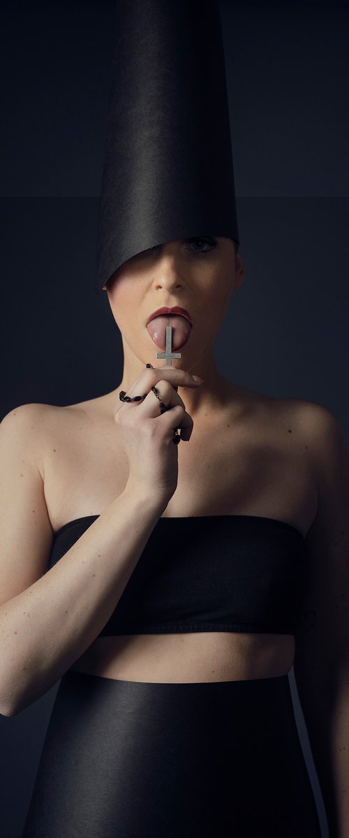 Le Chaperon II by Cédric Brion