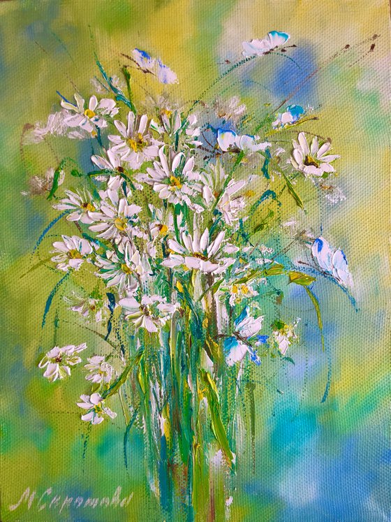 LITTLE JOYS - White daisies. Landscape. Meadow flowers. Modest bouquet. Butterflies. Diffuse. Petals.