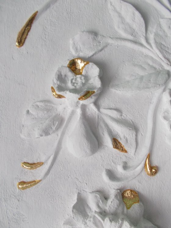 sculptural wall art “Flower Symphony in Gold”