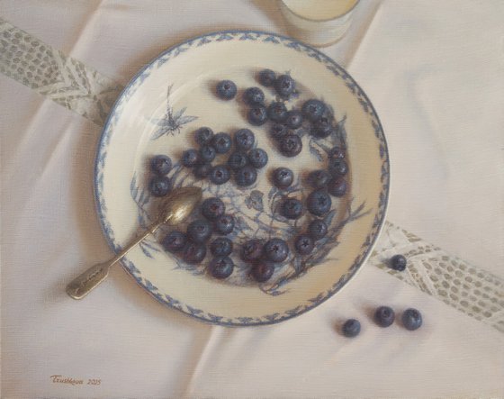 Blueberries and milk