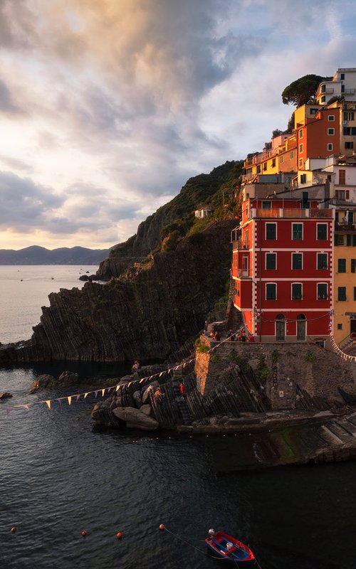 SUNSET IN RIOMAGGIORE by Giovanni Laudicina