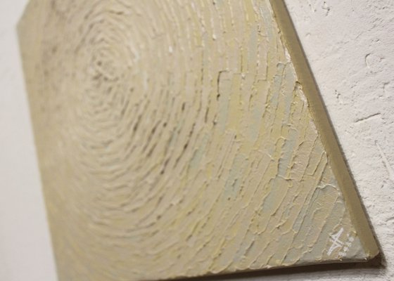 Light Pearlescent Concentric Radiance