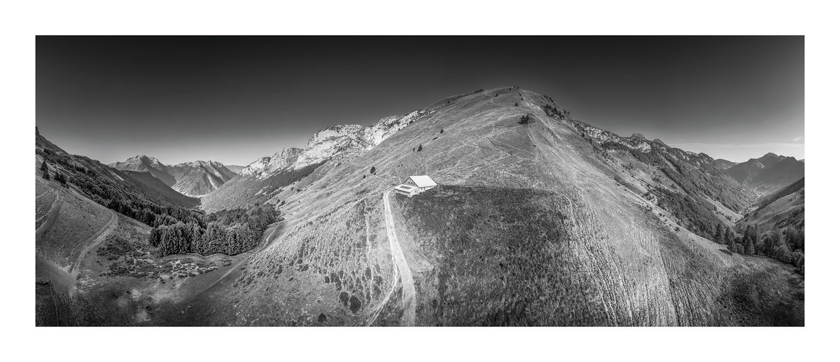 The Alpine sheepfold by Alain Gaymard