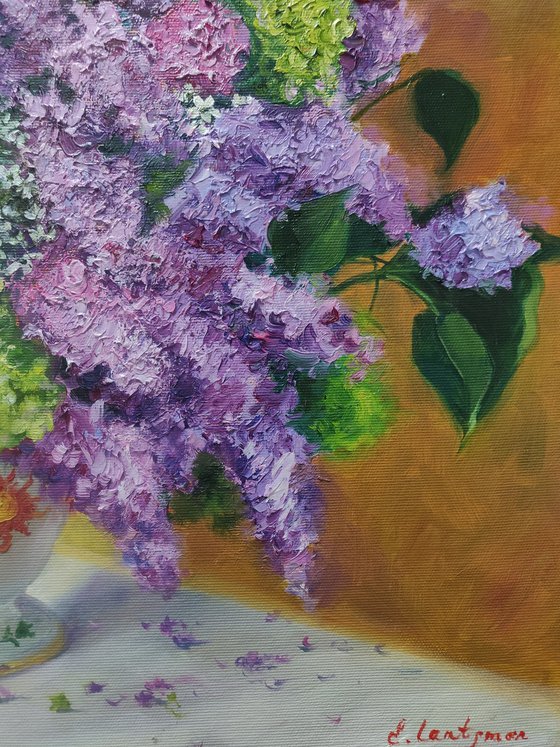 Lilac bouquet still life