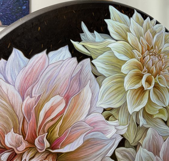 Dahlias Cafe au Light