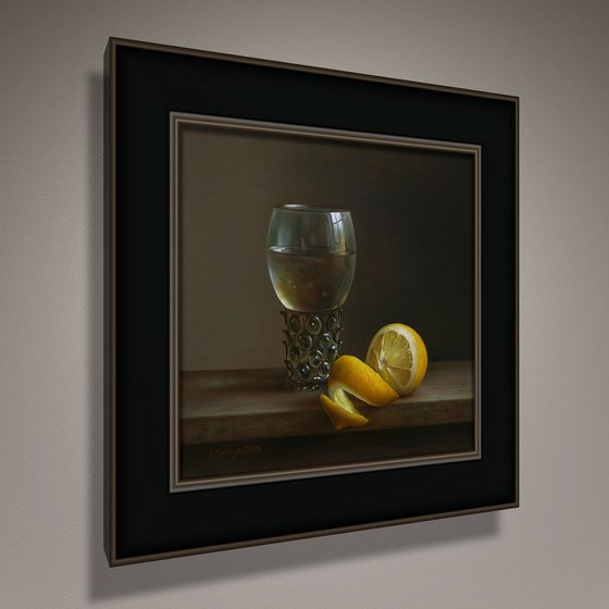 Roemer glass with lemon