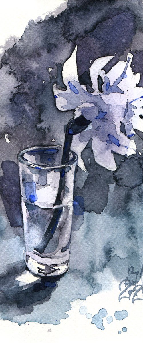 "Lunar" - one narcissus flower in a glass, watercolor sketch in gray tones by Ksenia Selianko