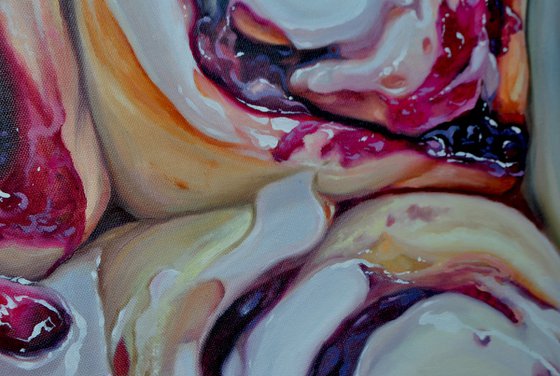 Cinnamon rolls with jam