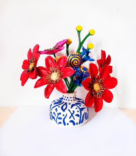 Bouquet of poppies in a vase