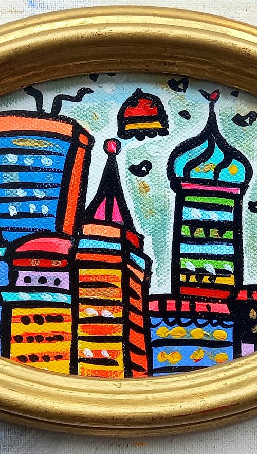 Little Oval Golden London by Maria Luisa  Azzini