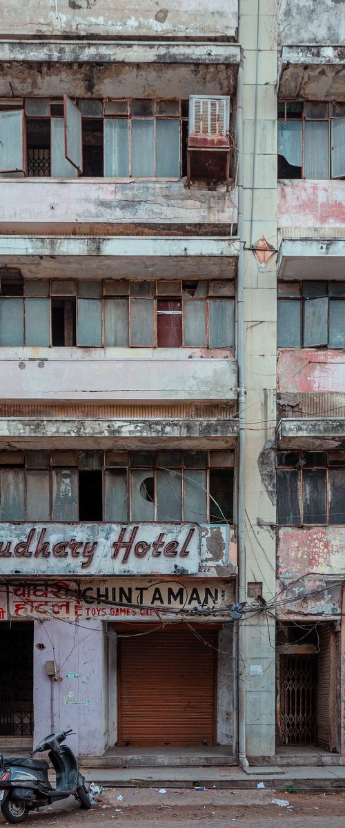 Choudhary Hotel by Serge Horta
