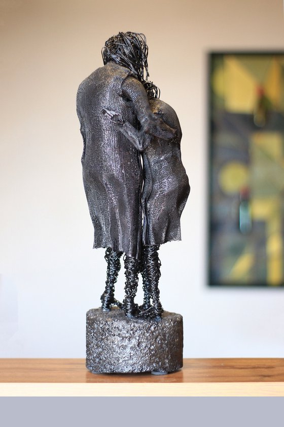 Meeting in the rain (45x14x13cm 4.2kg iron, basalt)