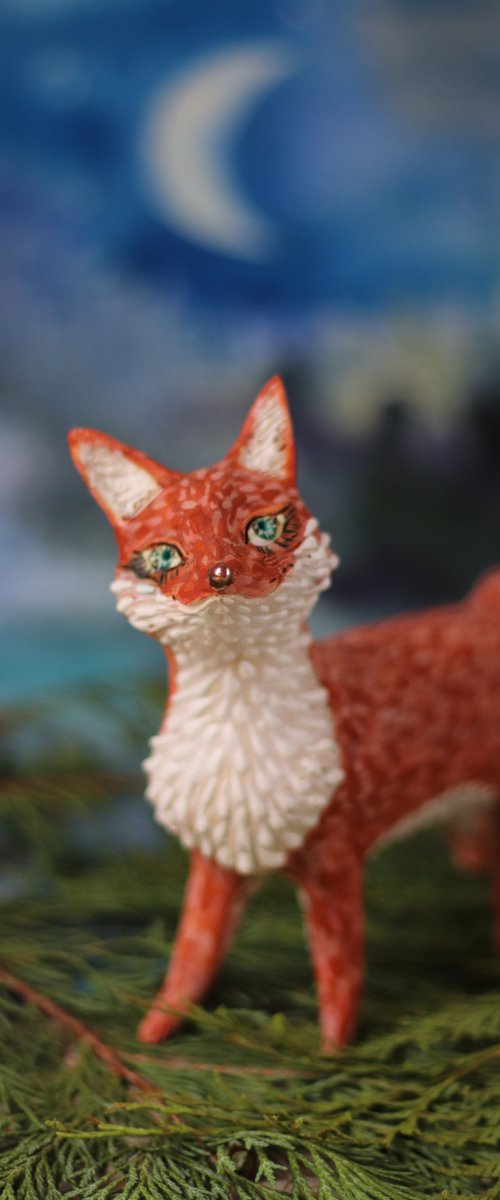 Foxy. Tiny sculpture by Elya Yalonetski by Elya Yalonetski