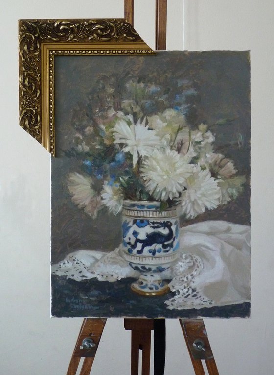White flowers in a porcelain vase