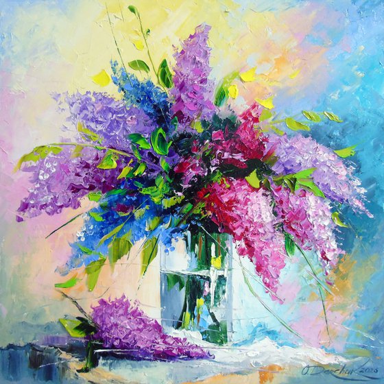 A bouquet of lilacs in a glass