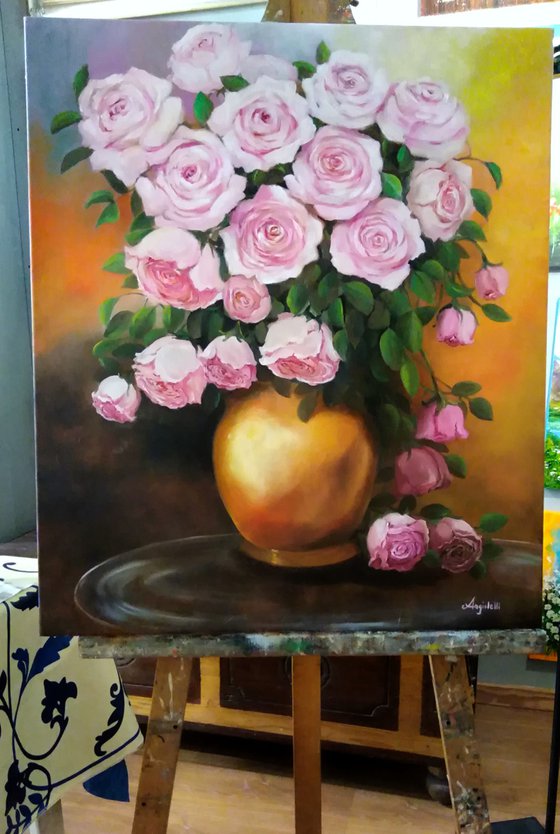 Vase with roses