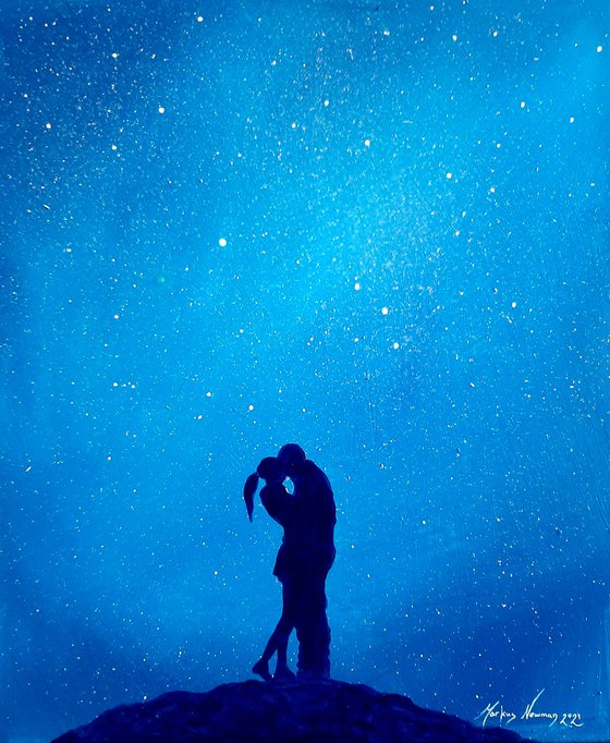 'Midnight embrace' lovers under the stars