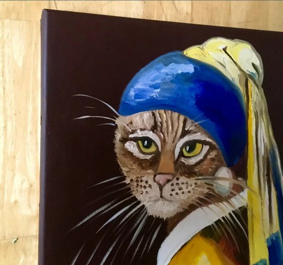 Cat with the pear earring 4
