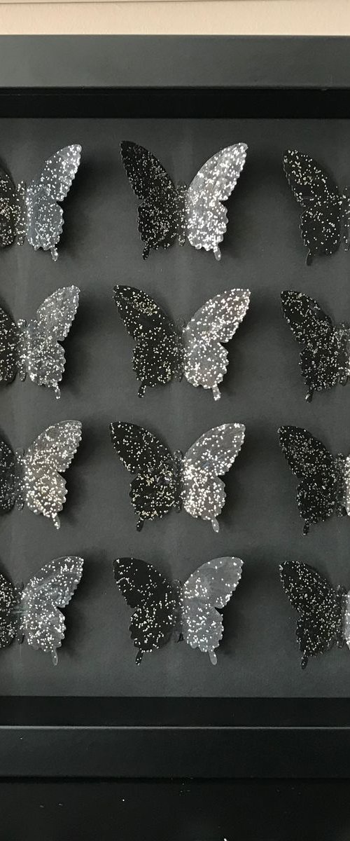 Box of beauties (Dark glitter) by Hernan Reinoso