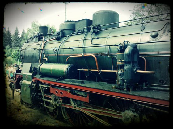 Old steam trains in the depot - print on canvas 60x80x4cm - 08382m1