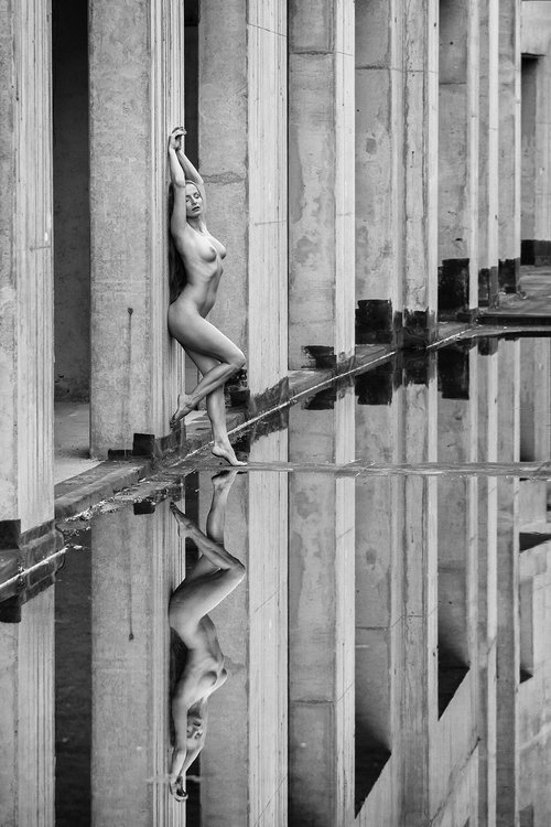 Colonnade V. - Art Nude by Peter Zelei