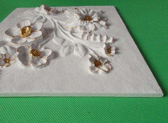 sculptural wall art "Flowers with gold decor"