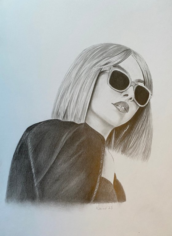 Blonde haired lady in sunglasses